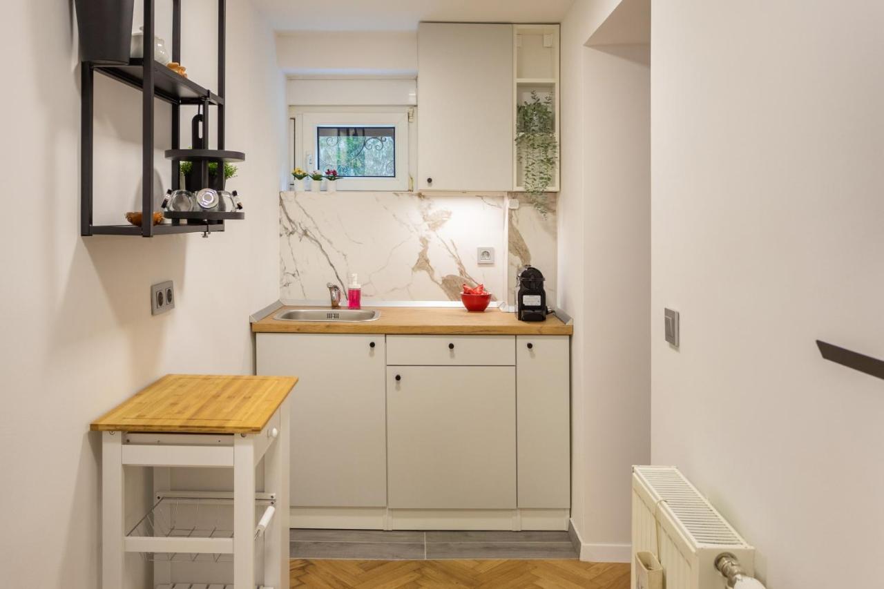 Appartement Modern Studio Near British Square à Zagreb Extérieur photo